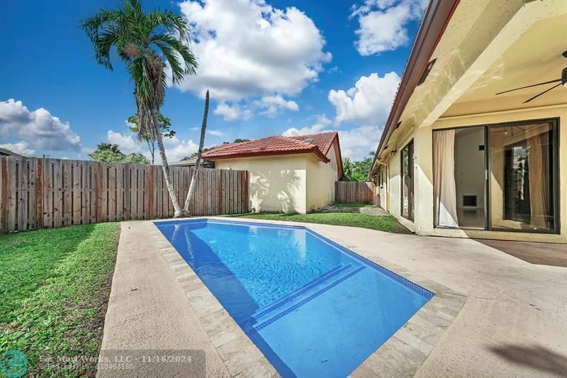 11250 SW 2nd Pl  Pembroke Pines FL 33025 photo