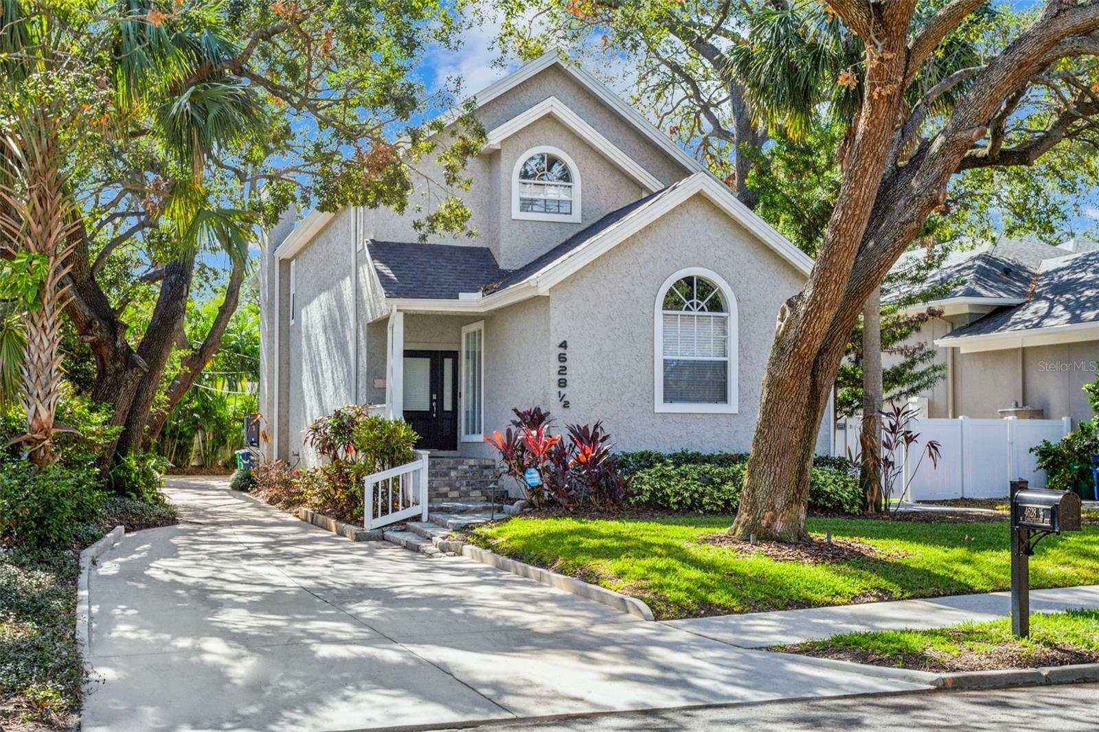Property Photo: 4628 W Longfellow Avenue 1/2 FL 33629