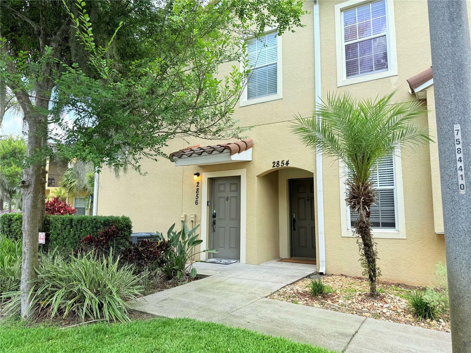 Property Photo:  2856 Oakwater Drive 2856  FL 34747 