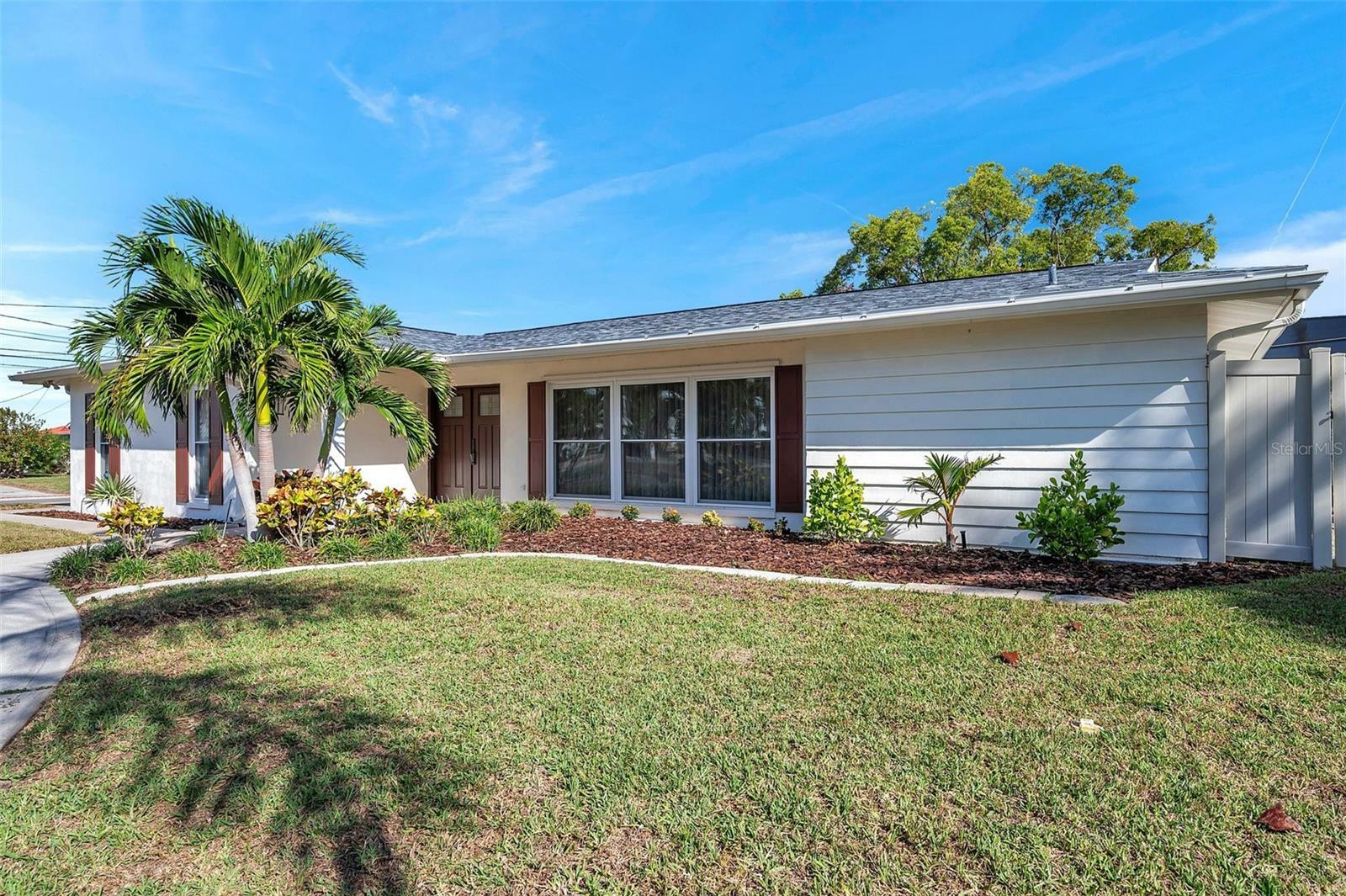 Property Photo:  910 Oakwood Drive  FL 33770 