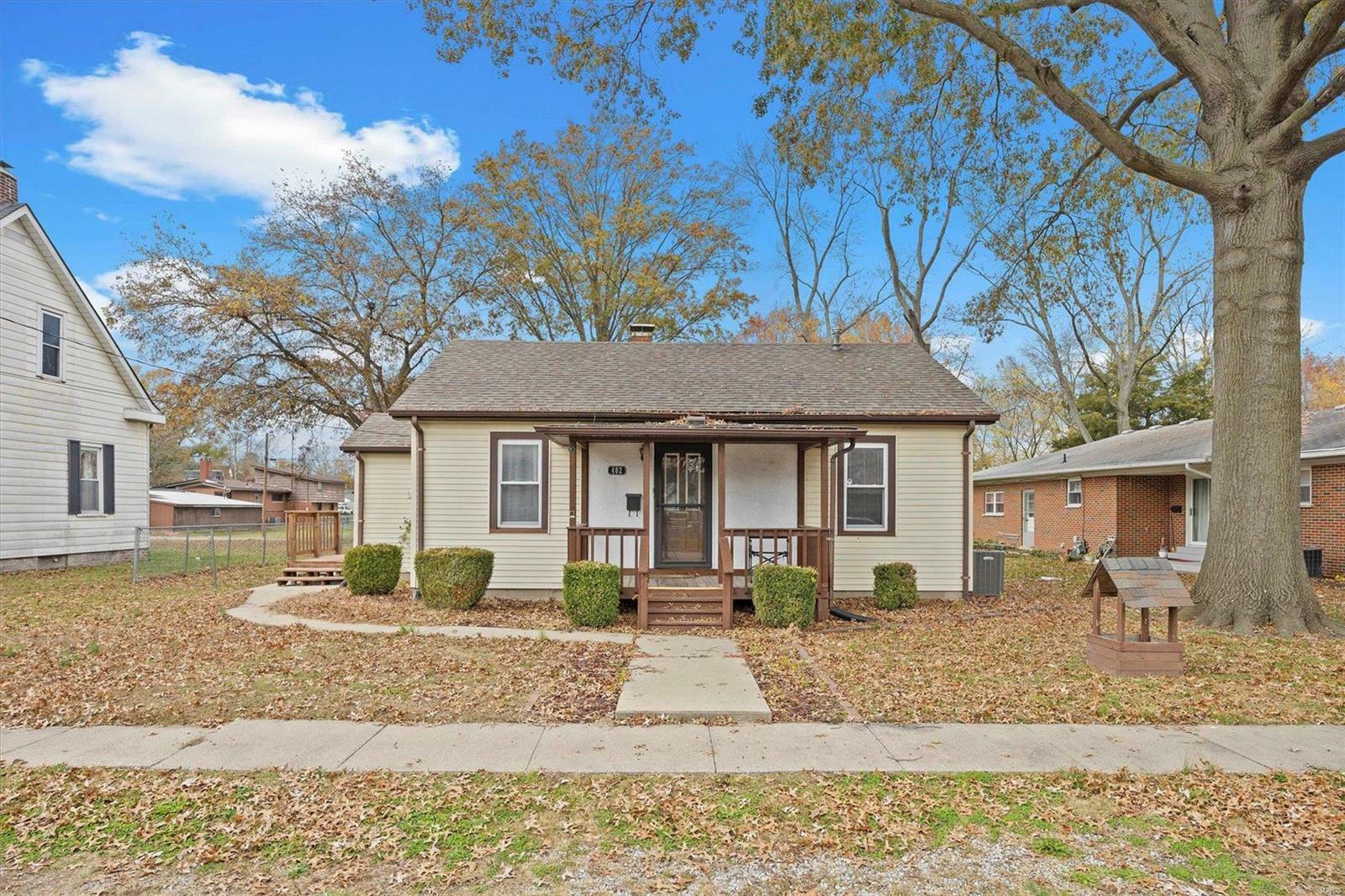 Property Photo:  402 S Clinton Street  IL 62264 