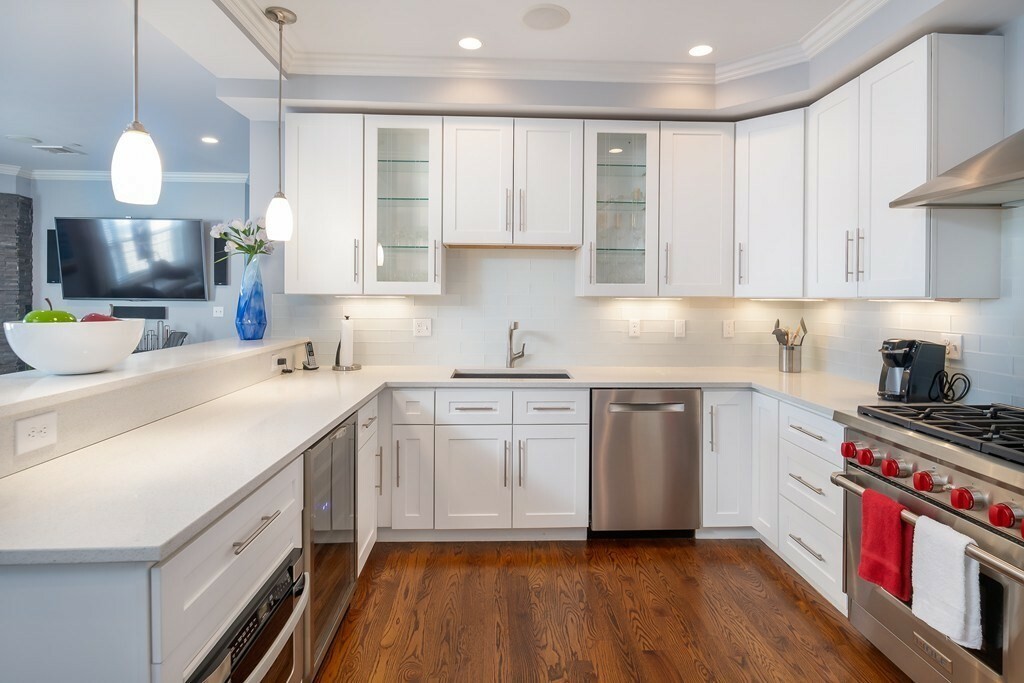 Property Photo:  350 West Broadway 6  MA 02127 