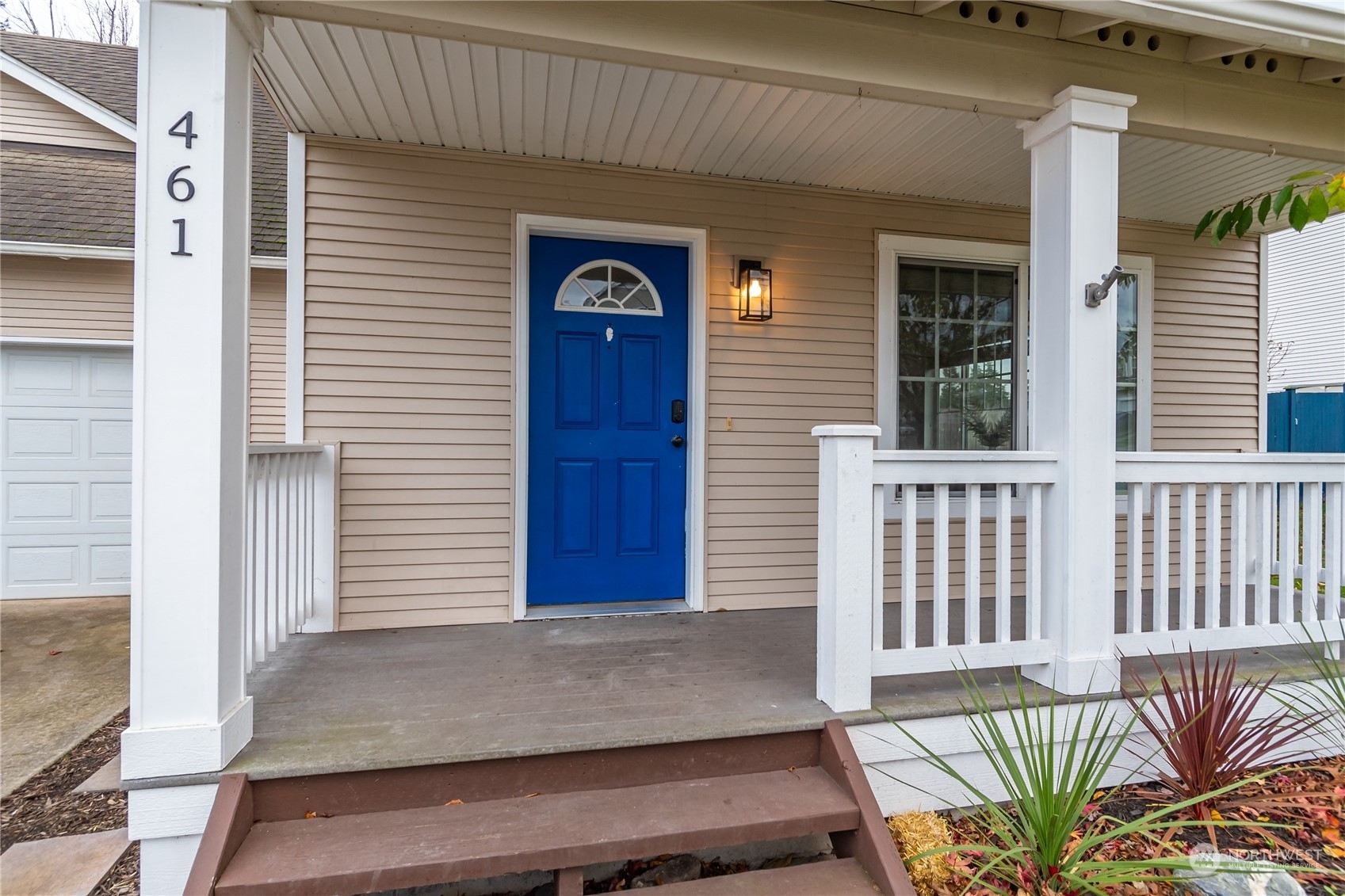 Property Photo:  461 SW 1st Avenue  WA 98277 