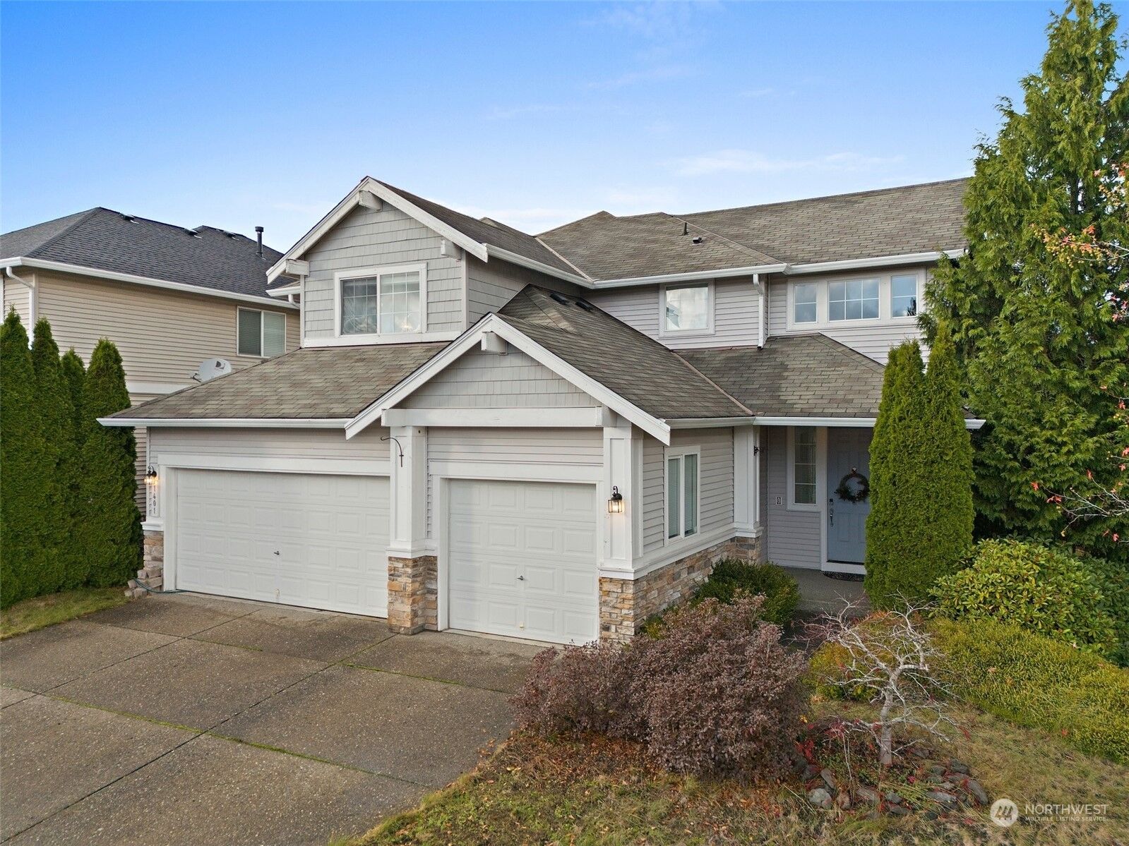 Property Photo: 1401 62nd Court SE WA 98092