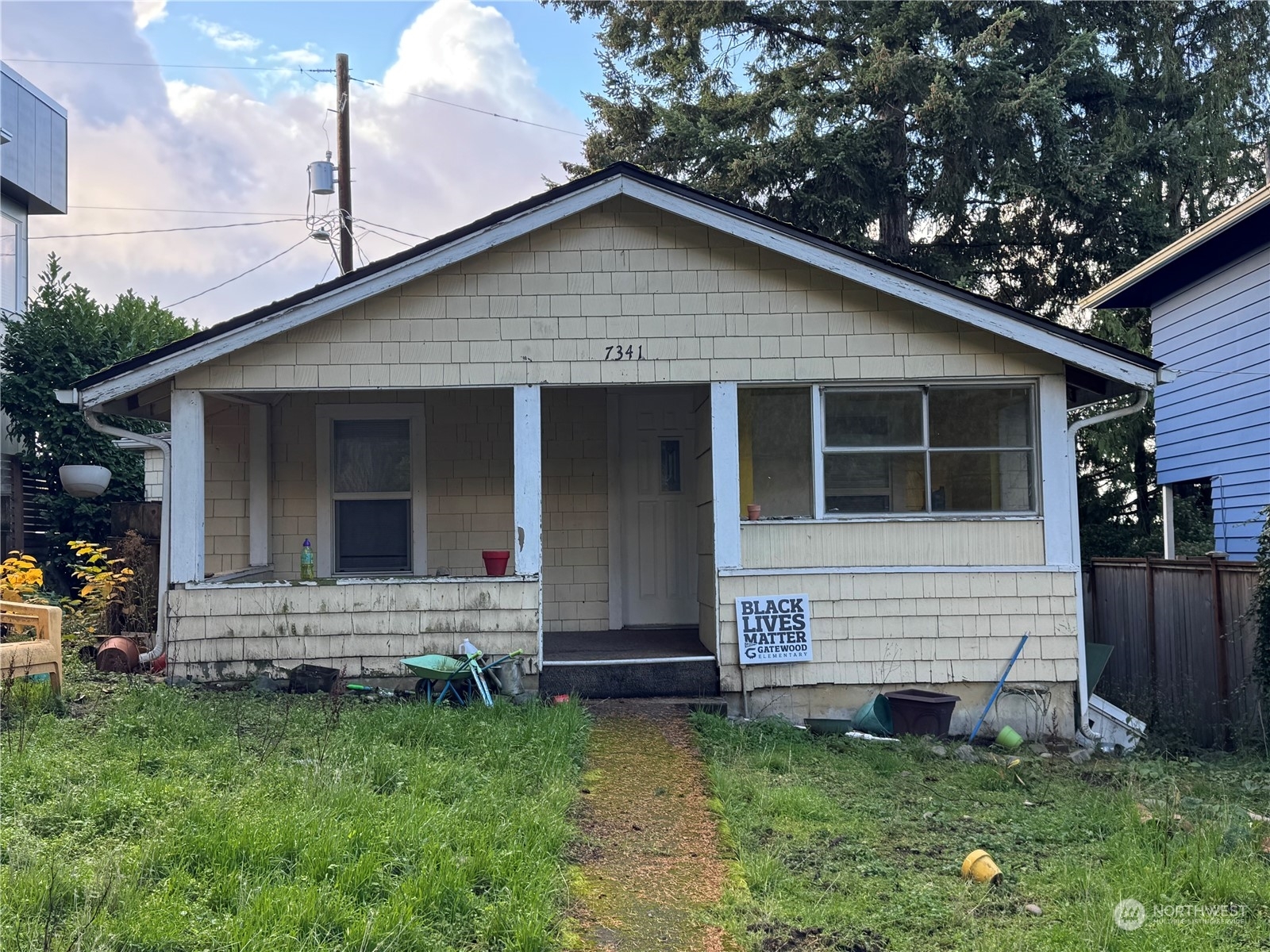 Property Photo:  7341 California Avenue SW  WA 98136 