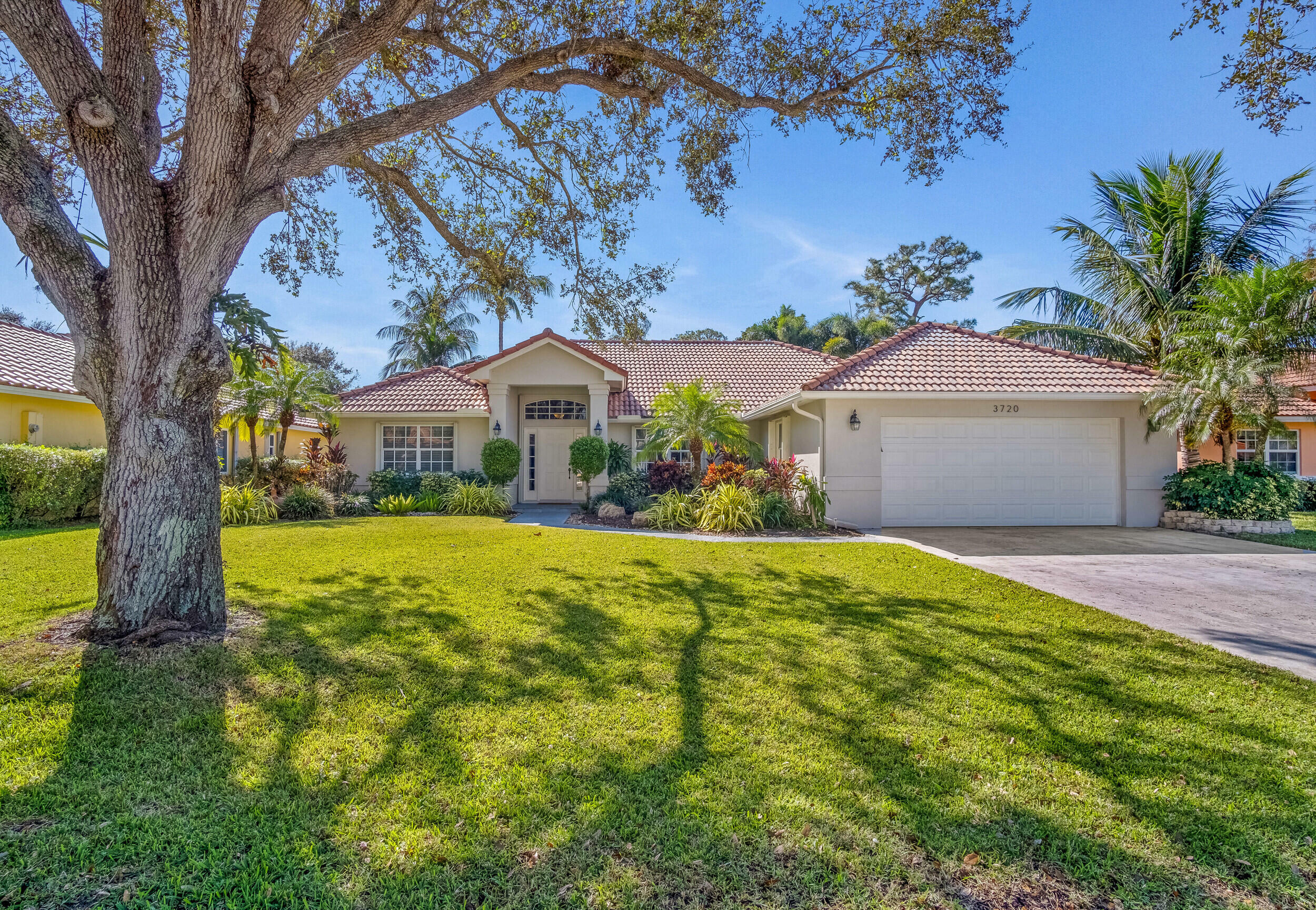 Property Photo:  3720 Beachwood Drive  FL 33445 