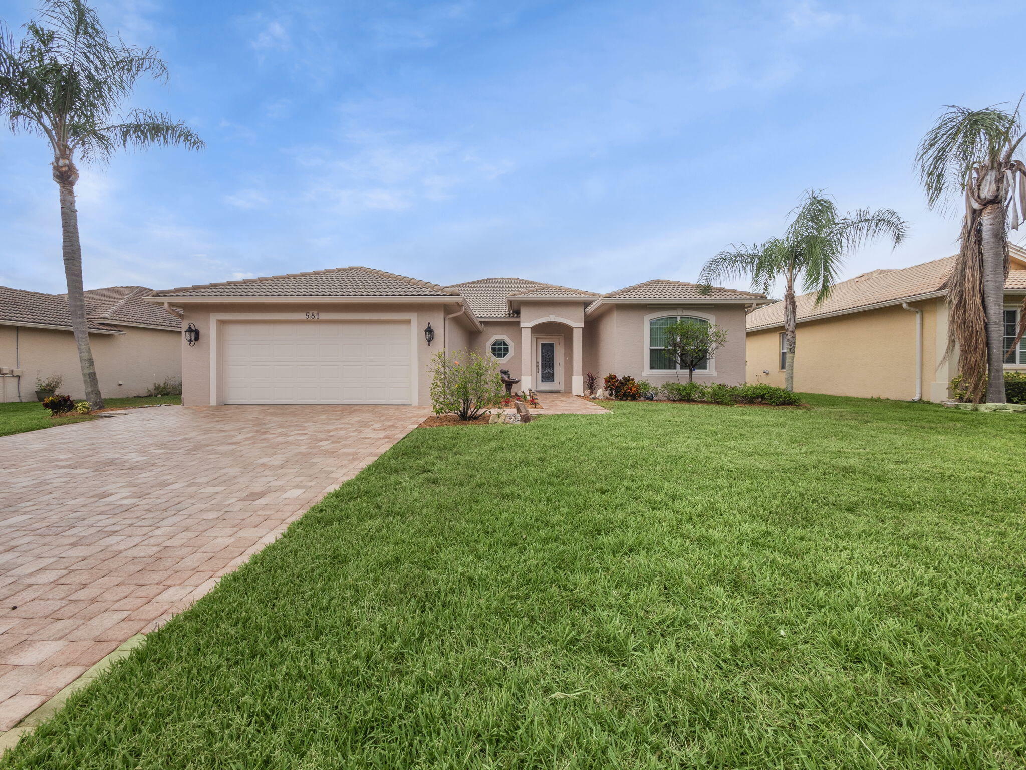 Property Photo:  581 Waverly Circle  FL 34983 