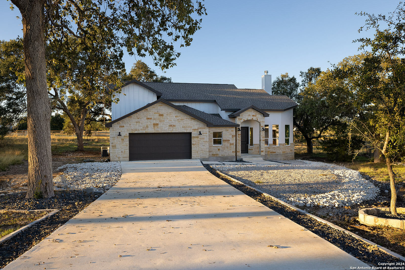Property Photo: 142 N Lon Price Dr TX 78606
