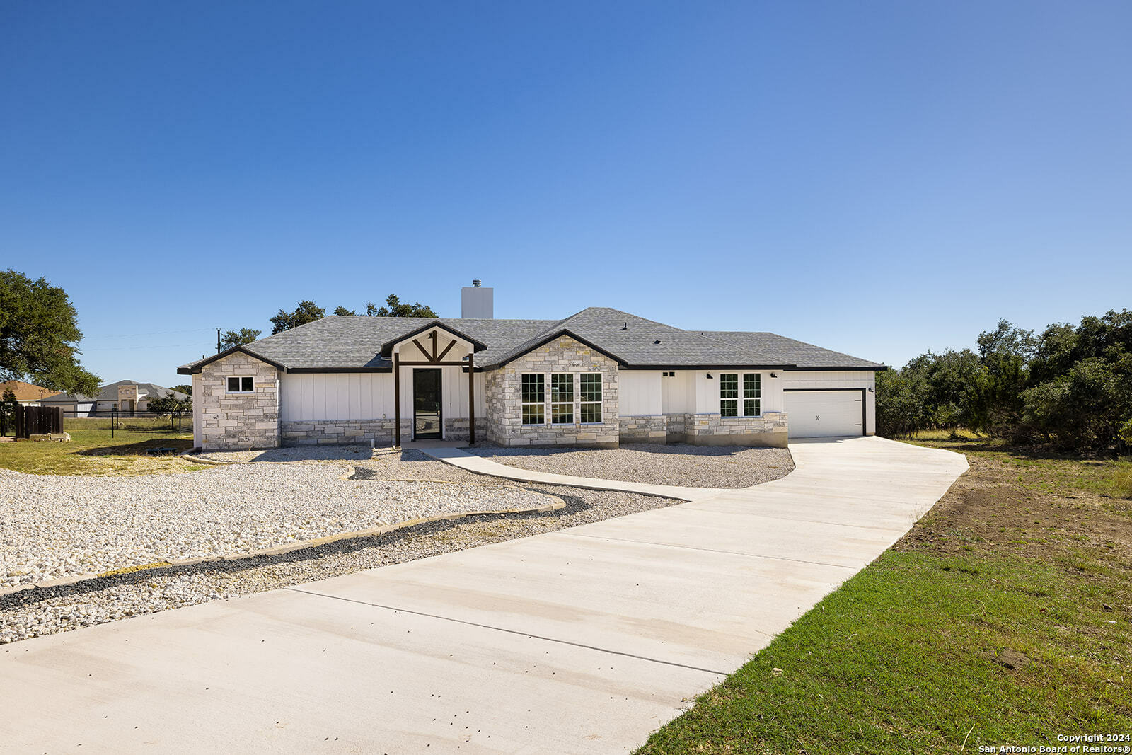 Property Photo: 107 S Lon Price Dr TX 78606