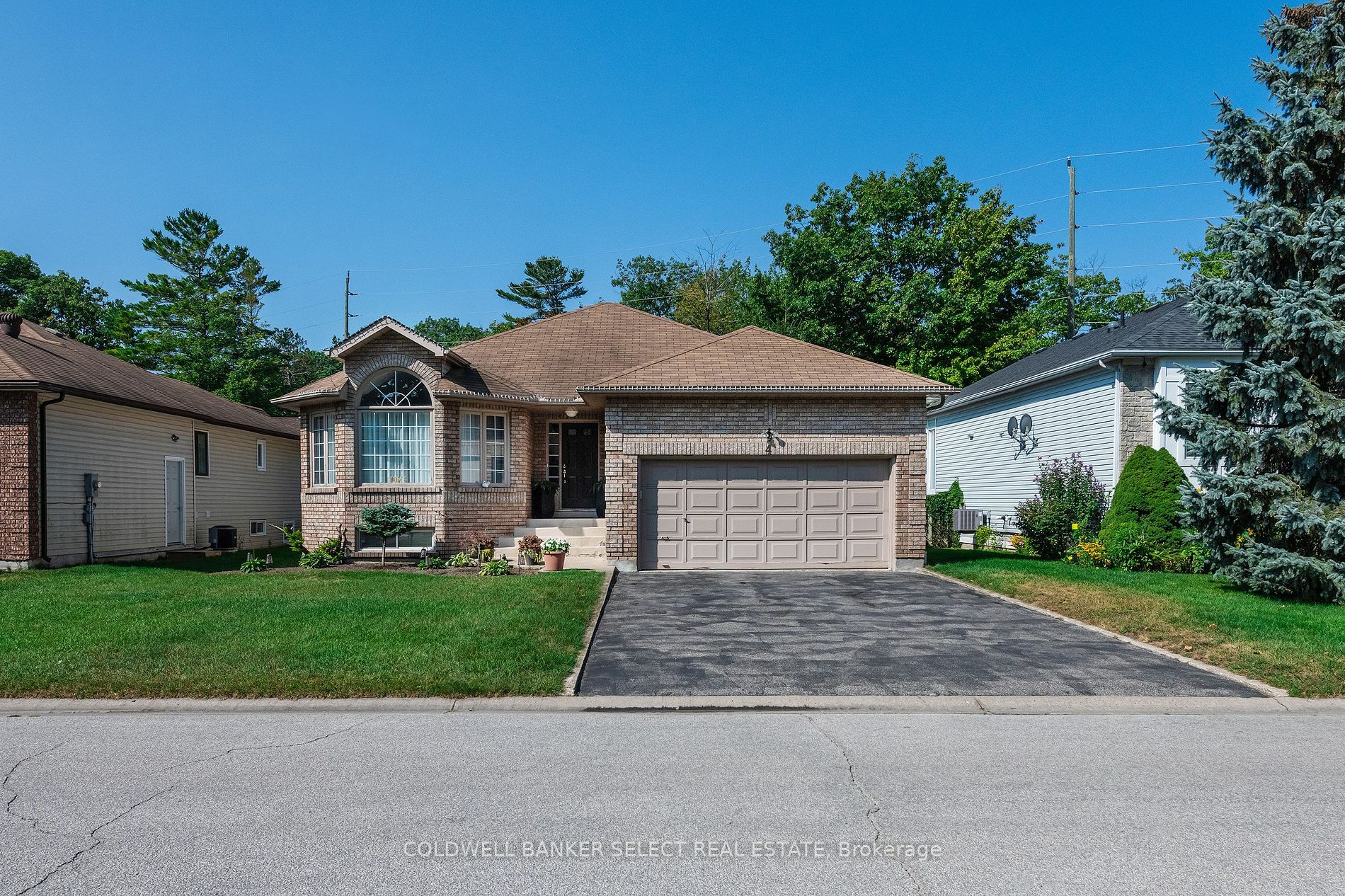 Property Photo:  4 Riverdale Dr W  ON L9Z 1E9 