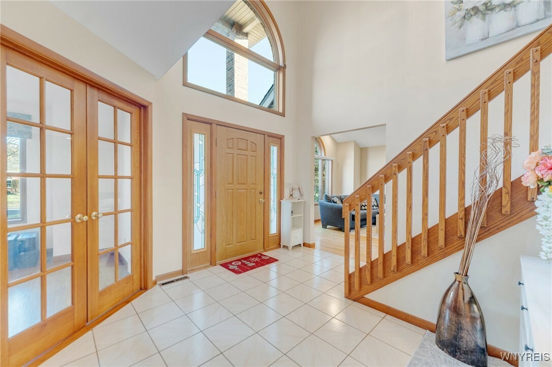 Property Photo:  130 E Pinelake Drive  NY 14221 