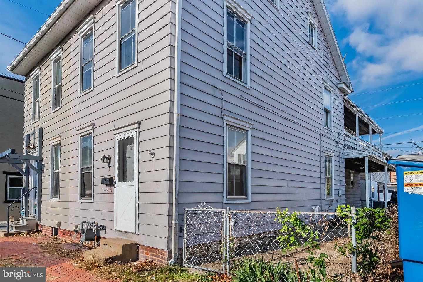 Property Photo:  8 W Locust Street  PA 17055 