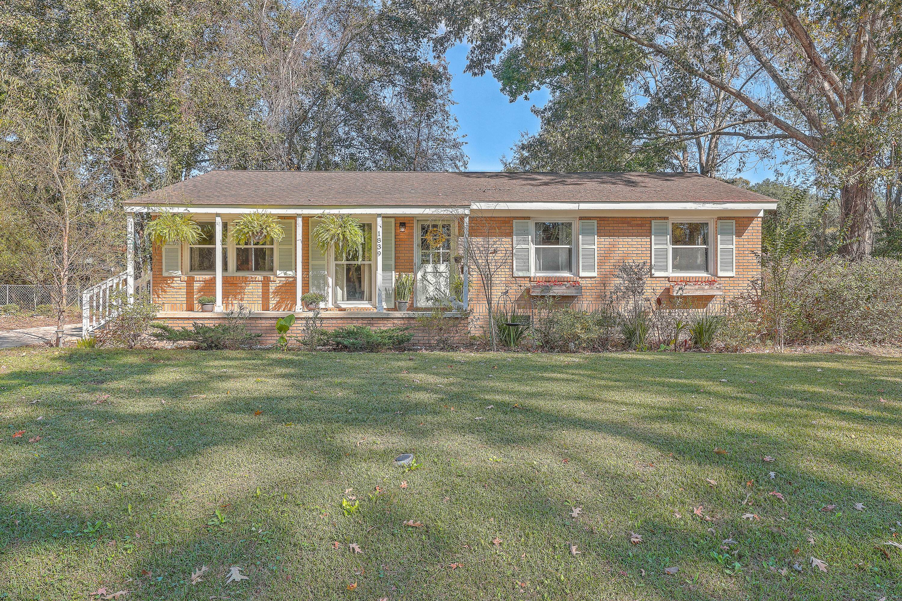 Property Photo:  1839 Manigault Place  SC 29407 