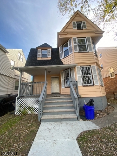 Property Photo:  876 S 17th St  NJ 07108 