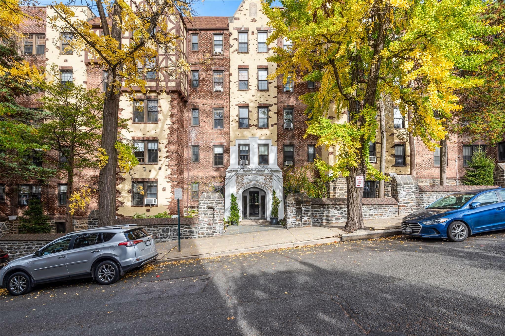 Property Photo:  61 West Grand Street 2G  NY 10552 