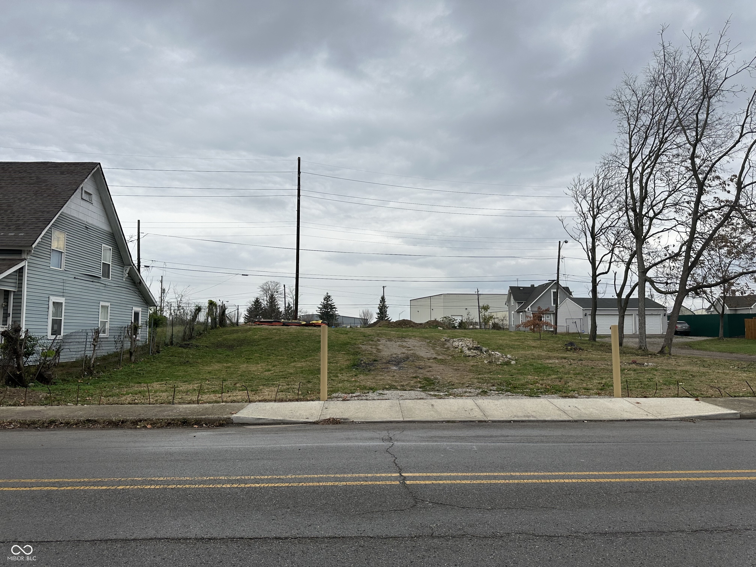 2617 &Amp 2619 Massachusetts Avenue  Indianapolis IN 46218 photo