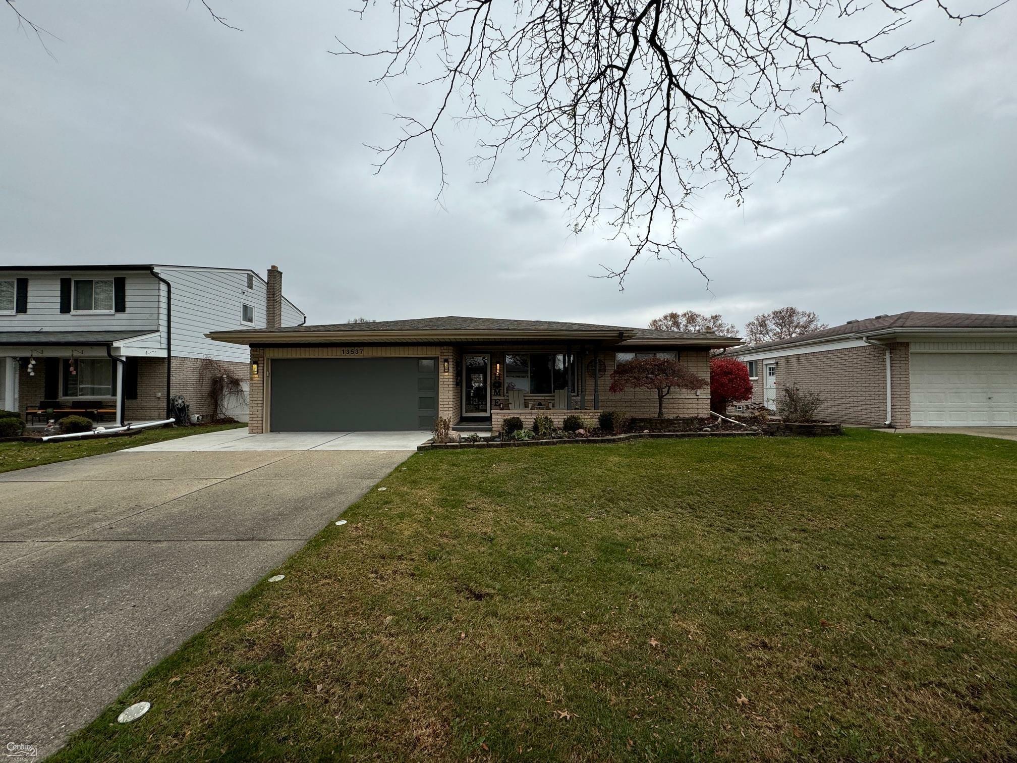 Property Photo:  13537 Kingsville Drive  MI 48312 