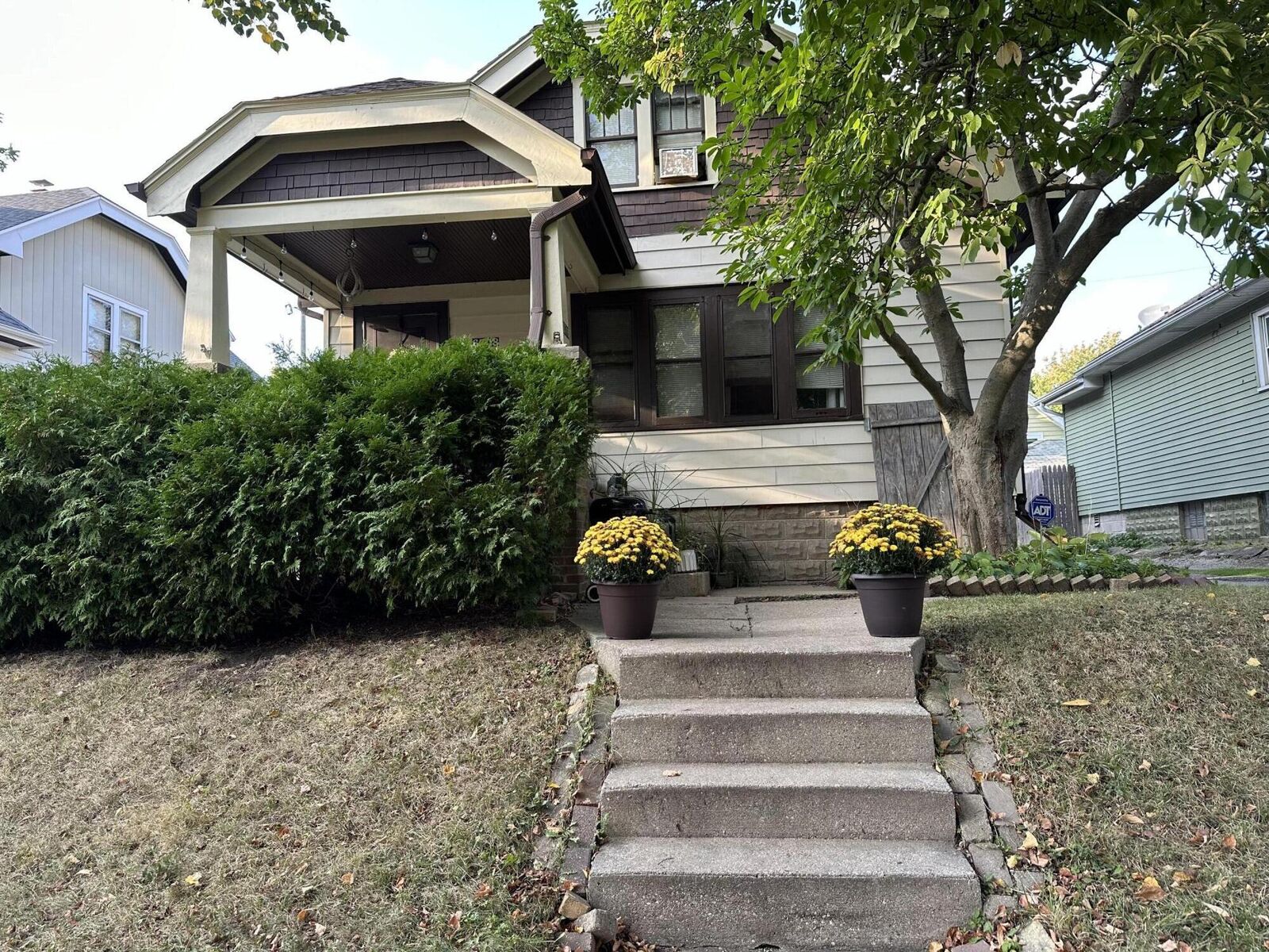 Property Photo: 6508 Powell Pl WI 53213