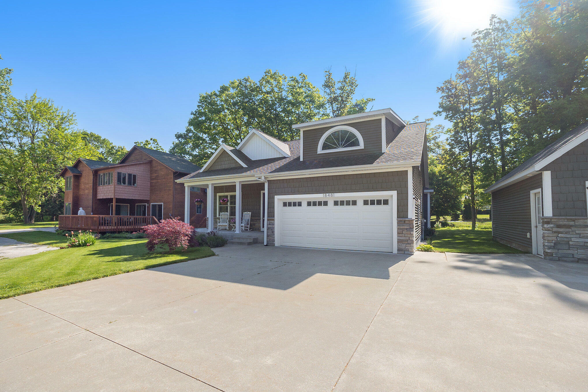 Property Photo: 18481 N Fruitport Road MI 49456