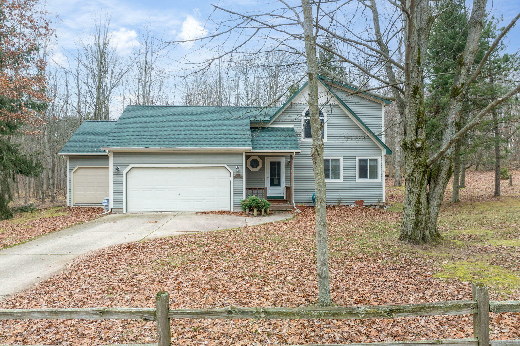 Property Photo:  12459 Pine Mesa Drive  MI 49346 