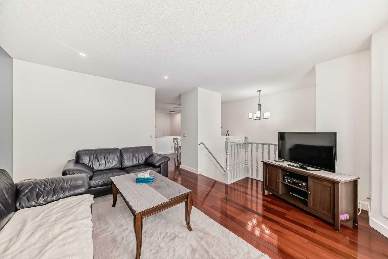 Property Photo:  63 Somervale Place SW  AB T2Y 3J9 