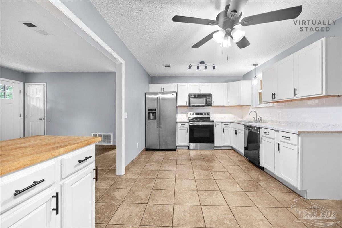 Property Photo:  6246 Glenwood Dr  FL 32583 