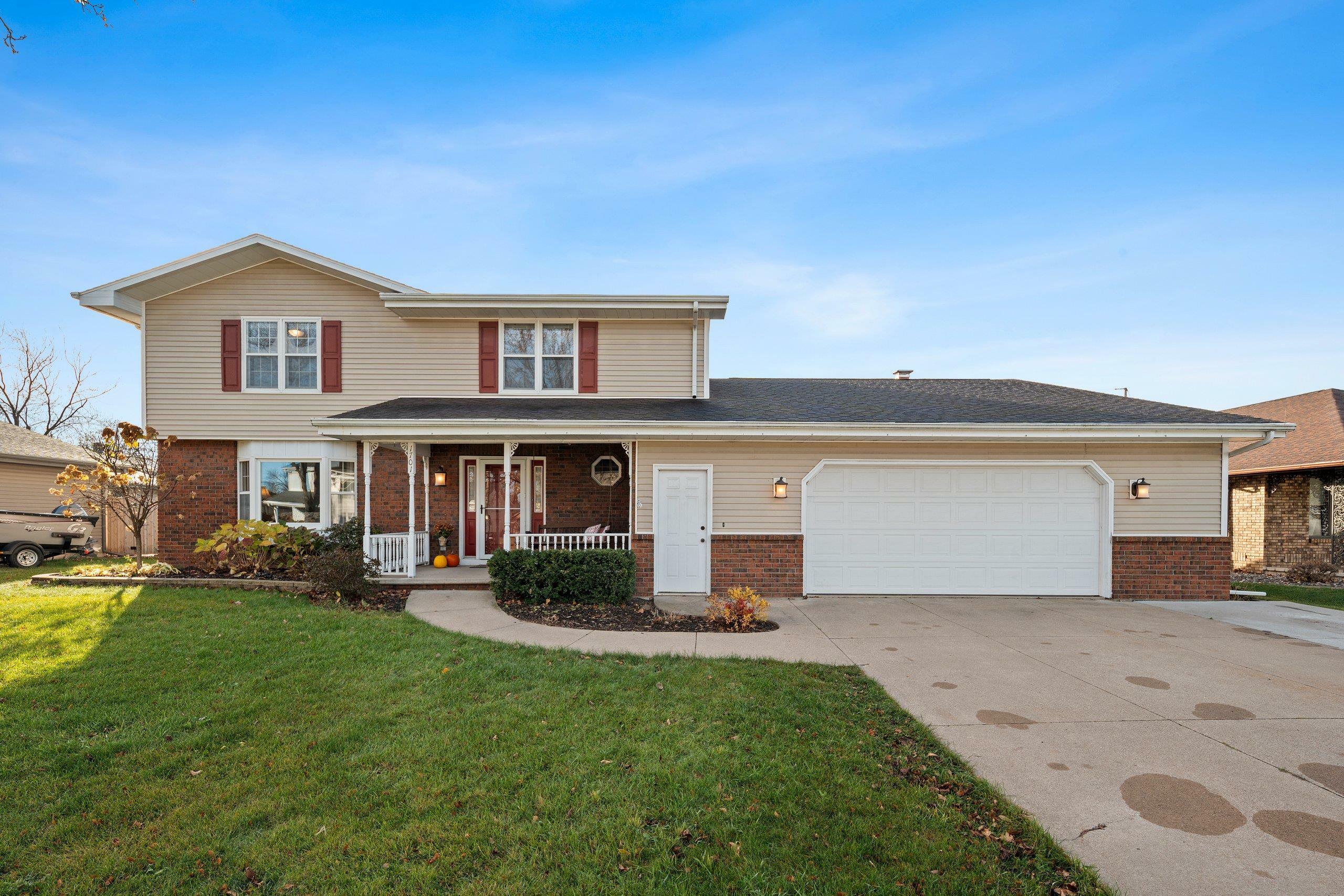 Property Photo:  1701 W Cloverdale Drive  WI 54914 