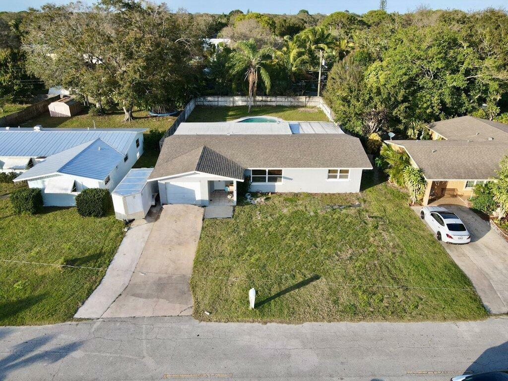 Property Photo:  1016 Hispana Avenue  FL 34982 