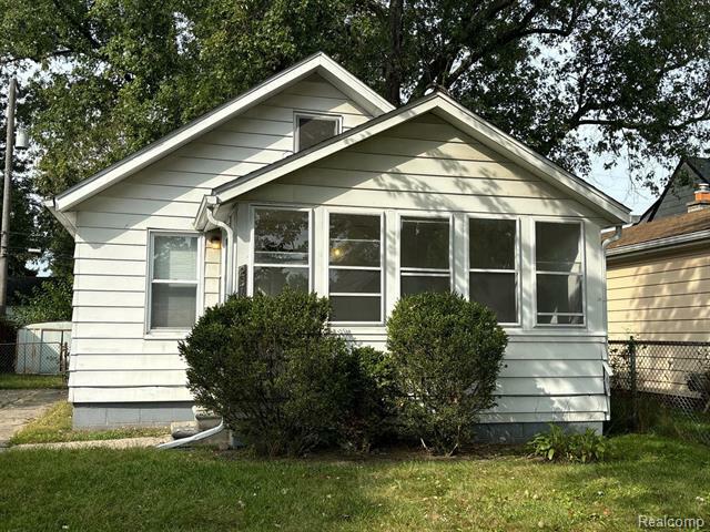 23145 Cayuga Avenue  Hazel Park MI 48030 photo