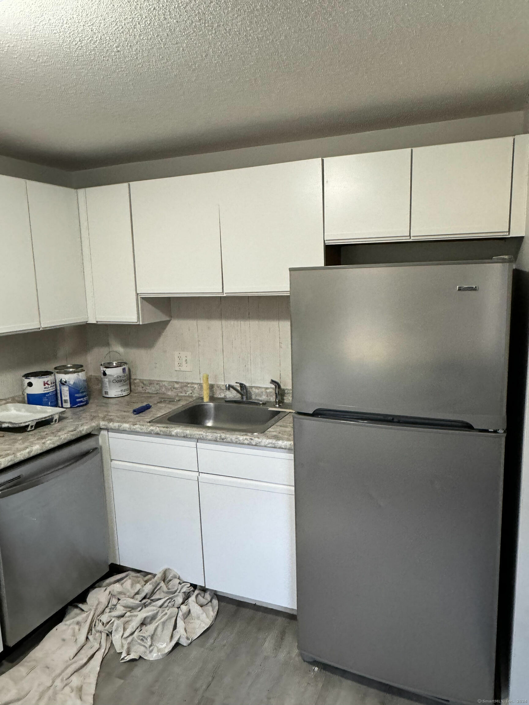 Property Photo:  239 Old Farms Road Apt 6B  CT 06001 