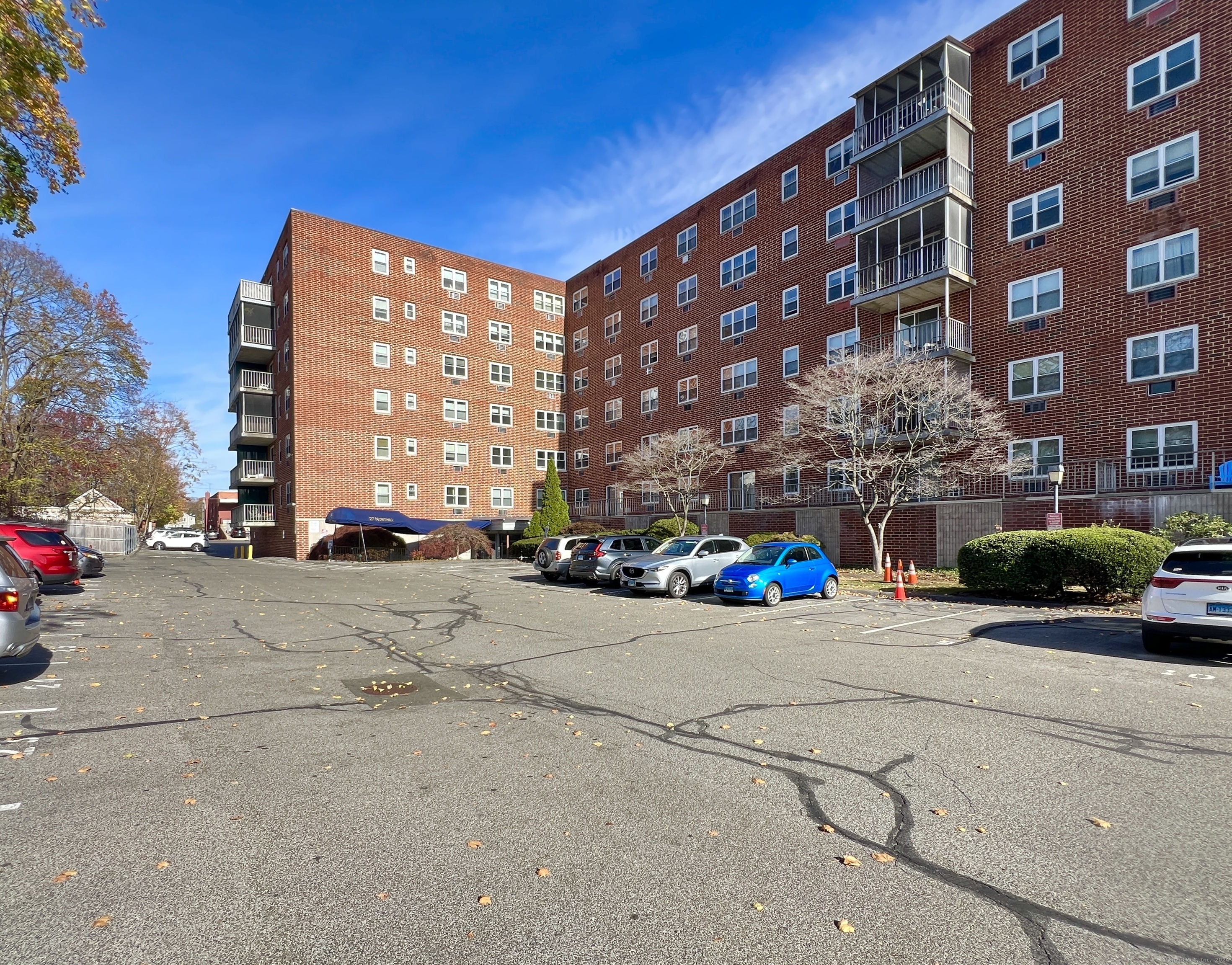 Property Photo:  27 Northill Street Apt 2C  CT 06907 