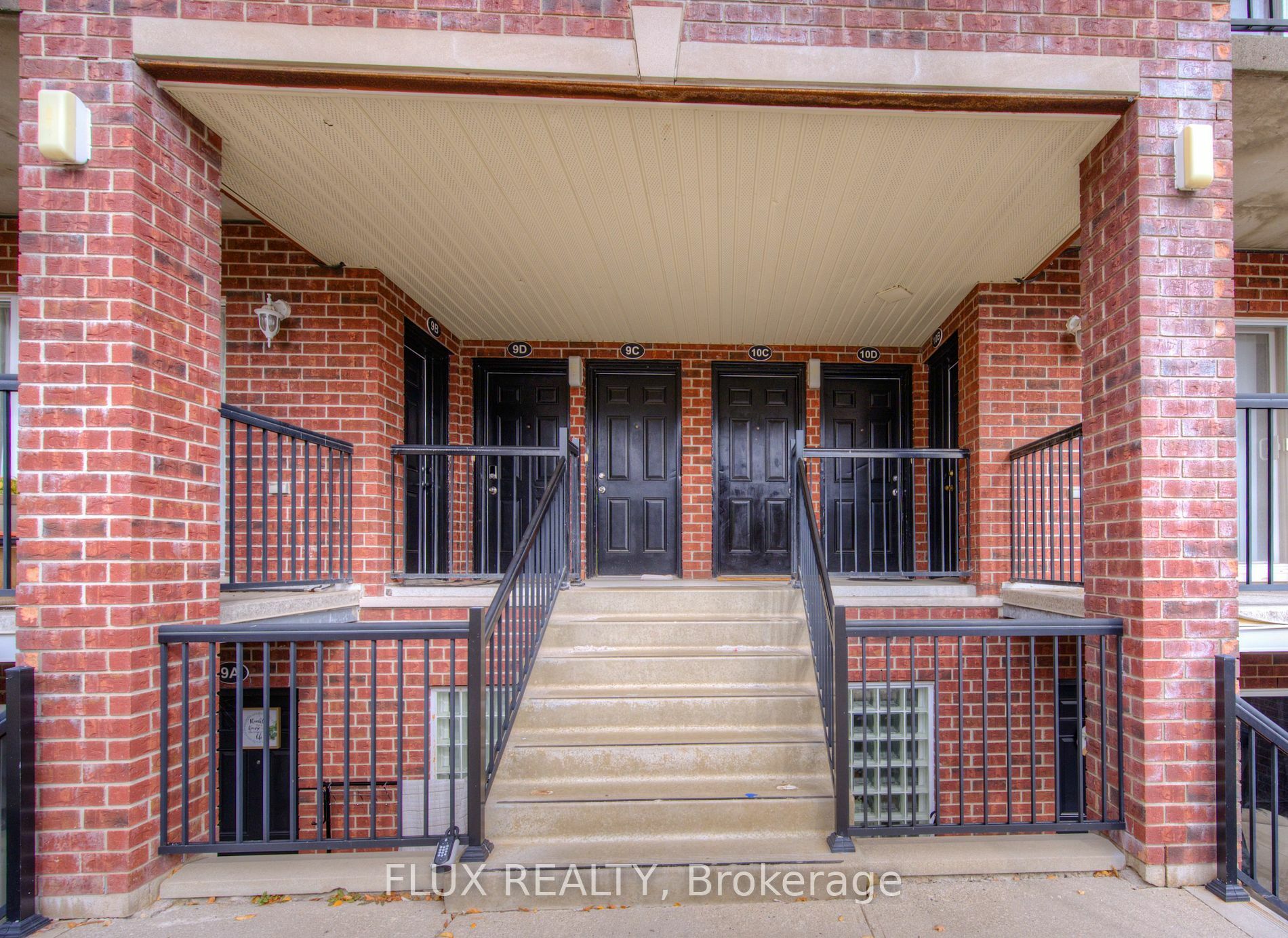 Property Photo: 45 Cedar Hill Crescent 10C ON N2E 0A2