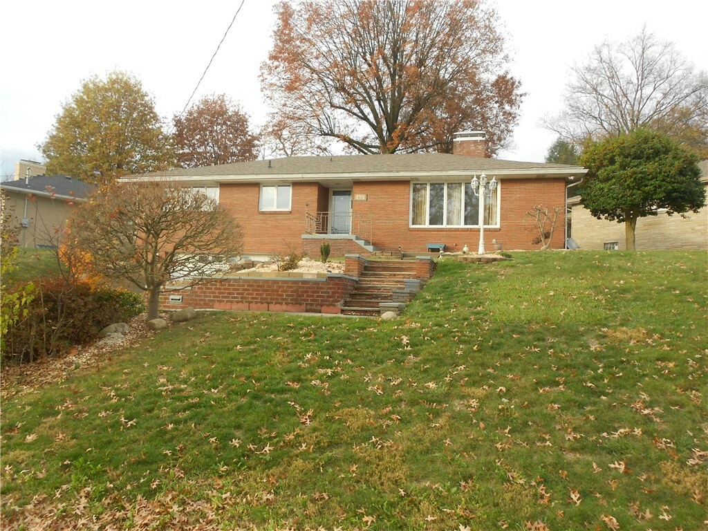 Property Photo:  735 Sara Dr  PA 15301 