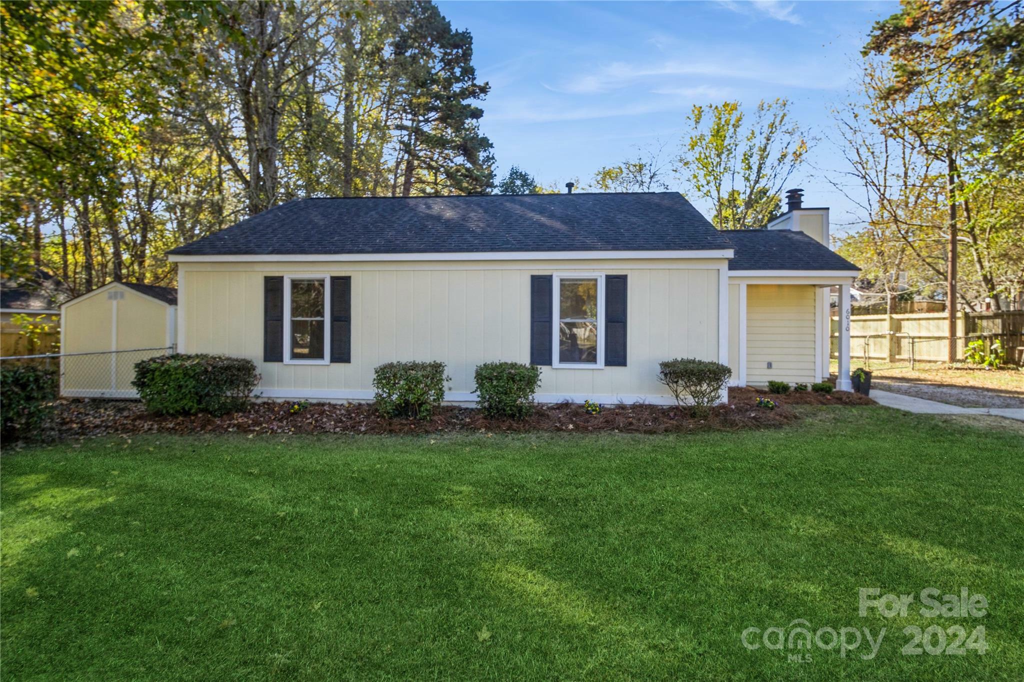 Property Photo:  6010 Woodthrush Drive  NC 28227 