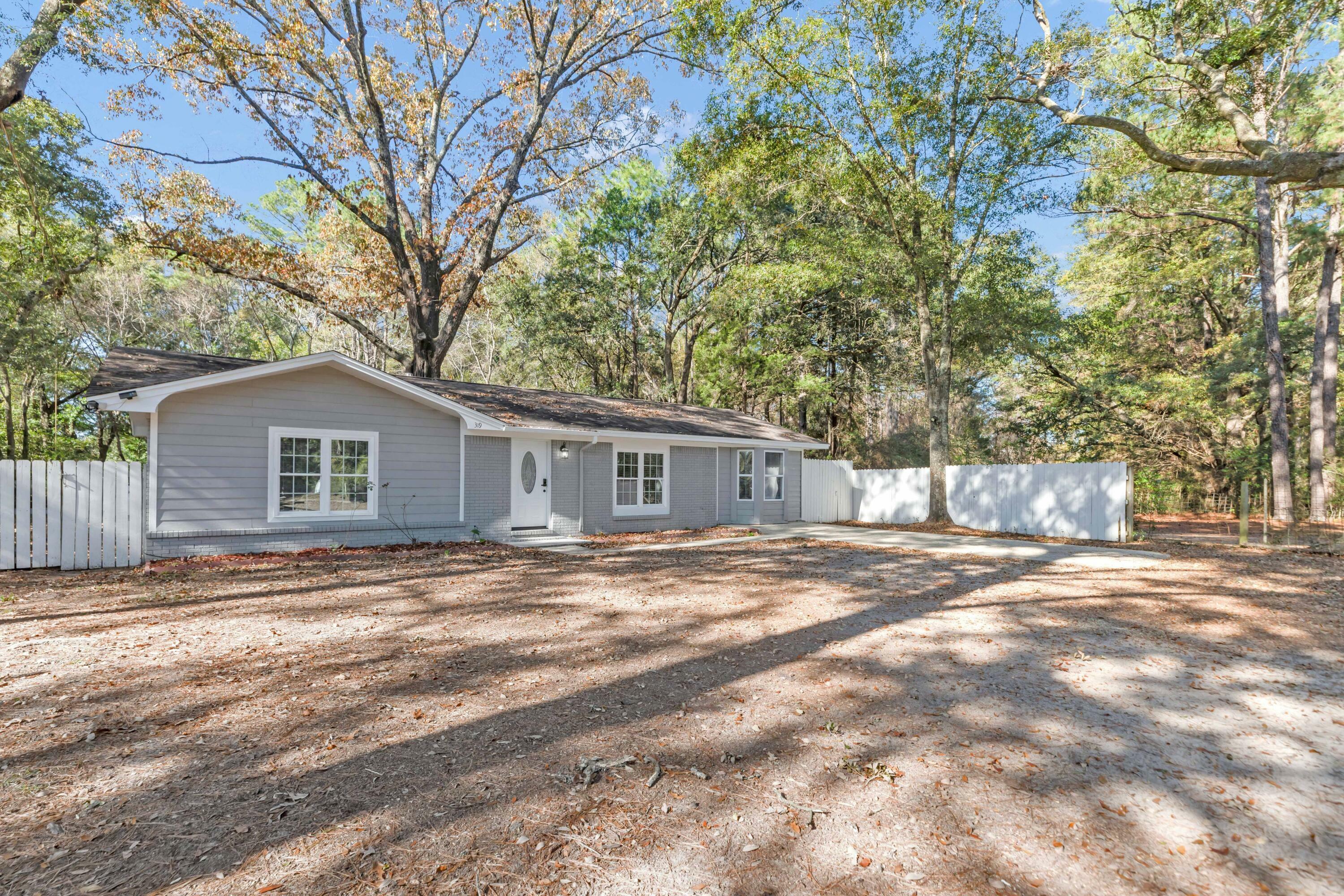 Property Photo:  319 Jones Rd, Road  FL 32536 