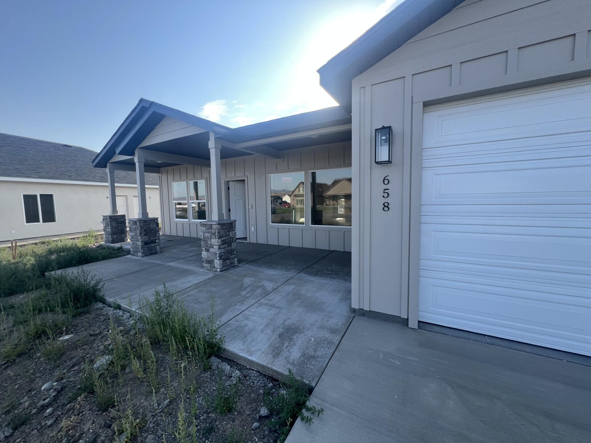 Property Photo: 658 N Kaycie Ln UT 84759