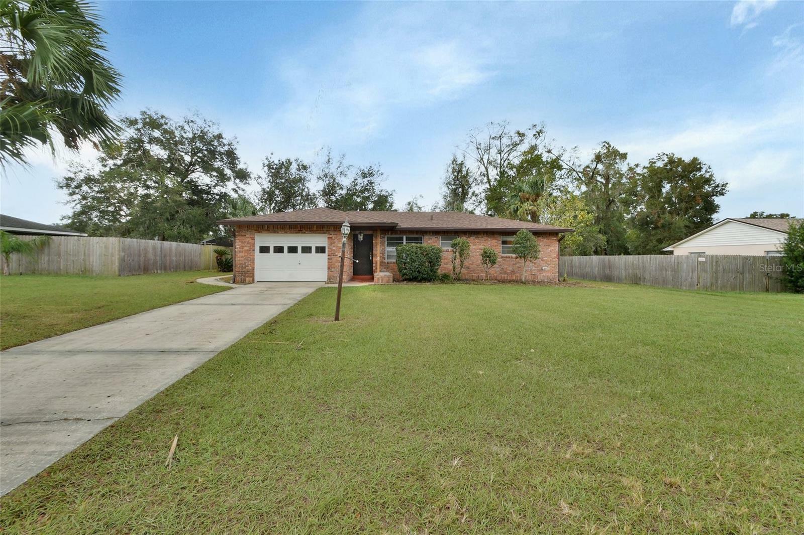 Property Photo:  410 W New York Avenue  FL 32763 