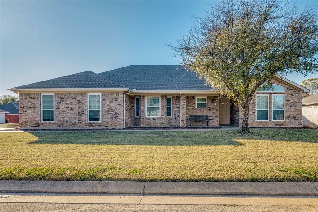 Property Photo:  420 Dakota Drive  TX 76058 