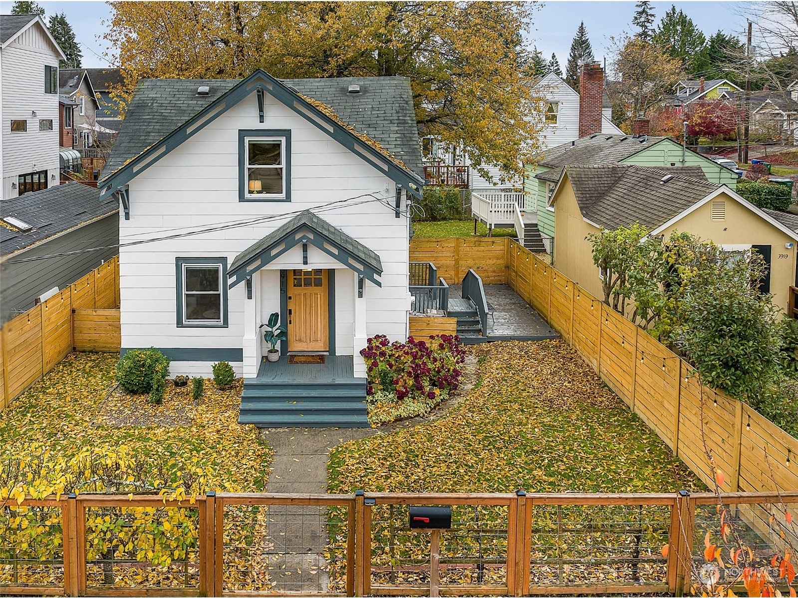 Property Photo:  3915 SW Hinds Street  WA 98116 