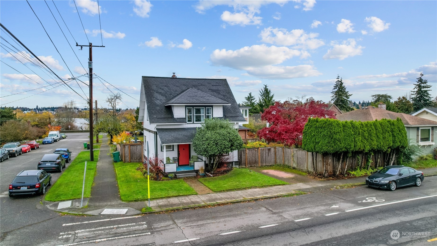 Property Photo:  6624 Linden Avenue N  WA 98103 