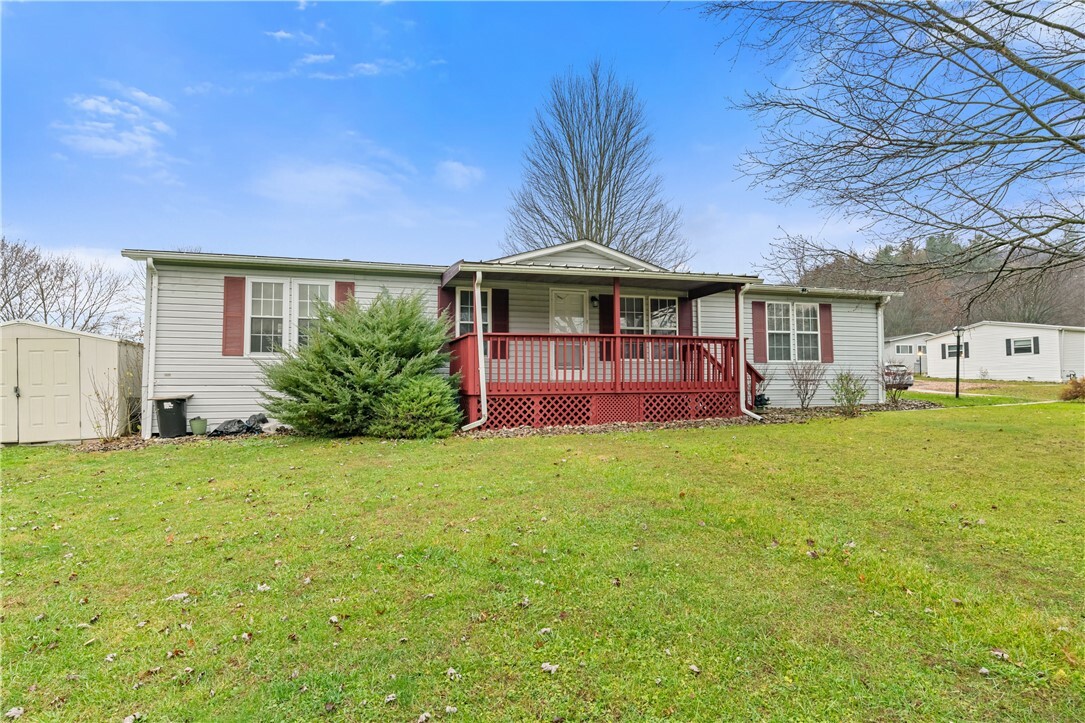 Property Photo:  513 Pheasant Dr  PA 15613 