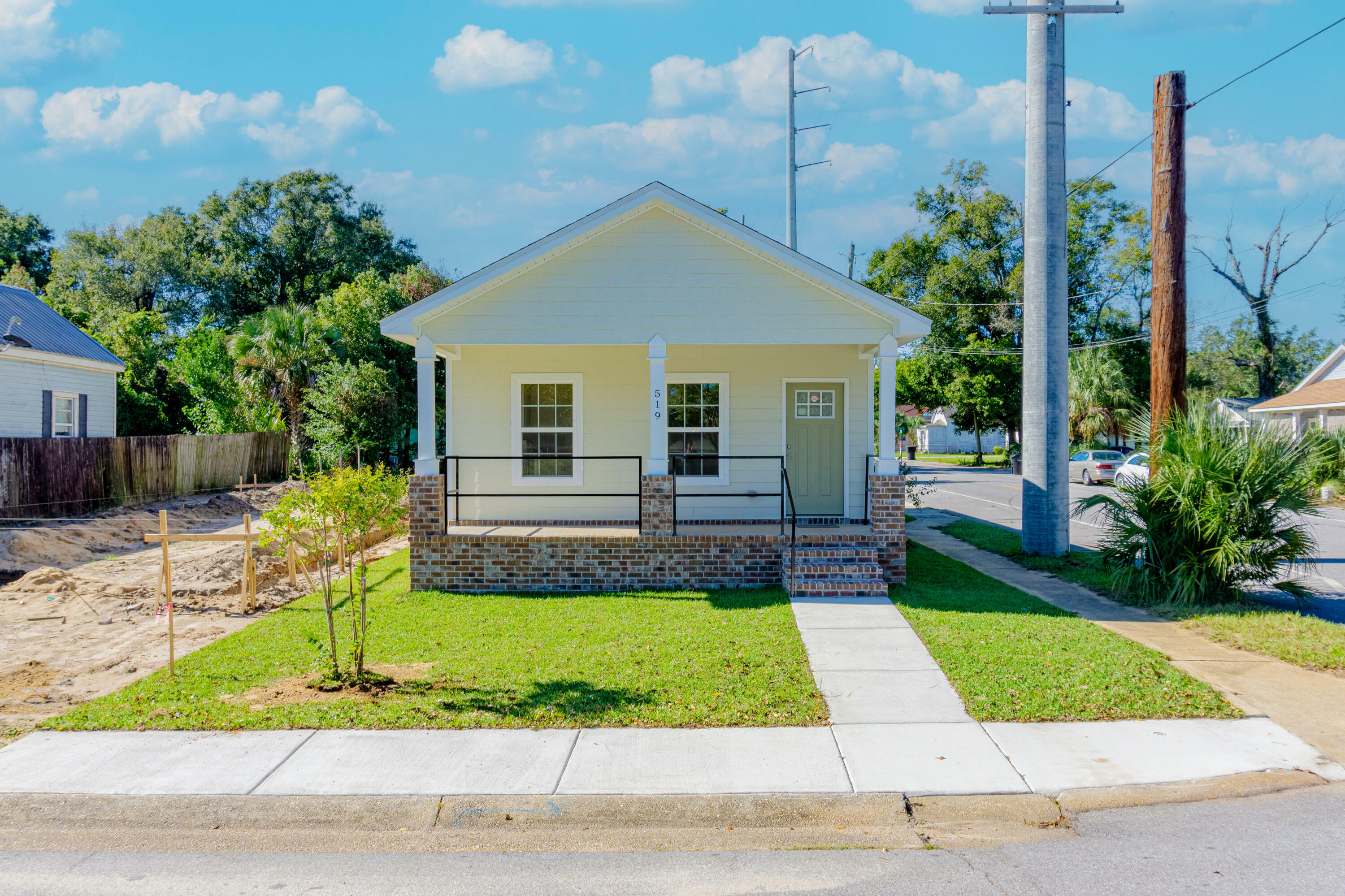 Property Photo:  519 N B Street  FL 32501 