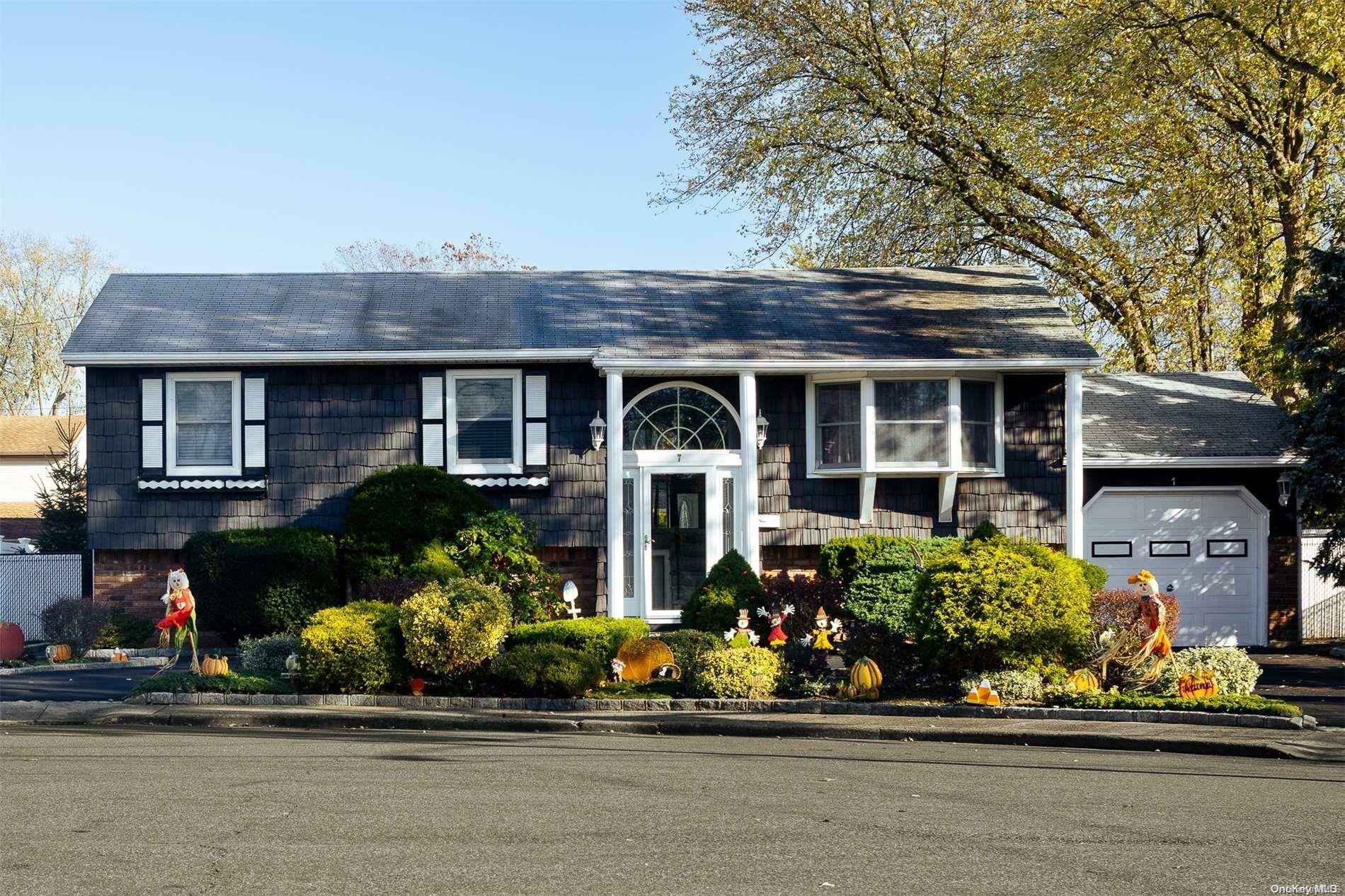 Property Photo: 7 West Court NY 11795