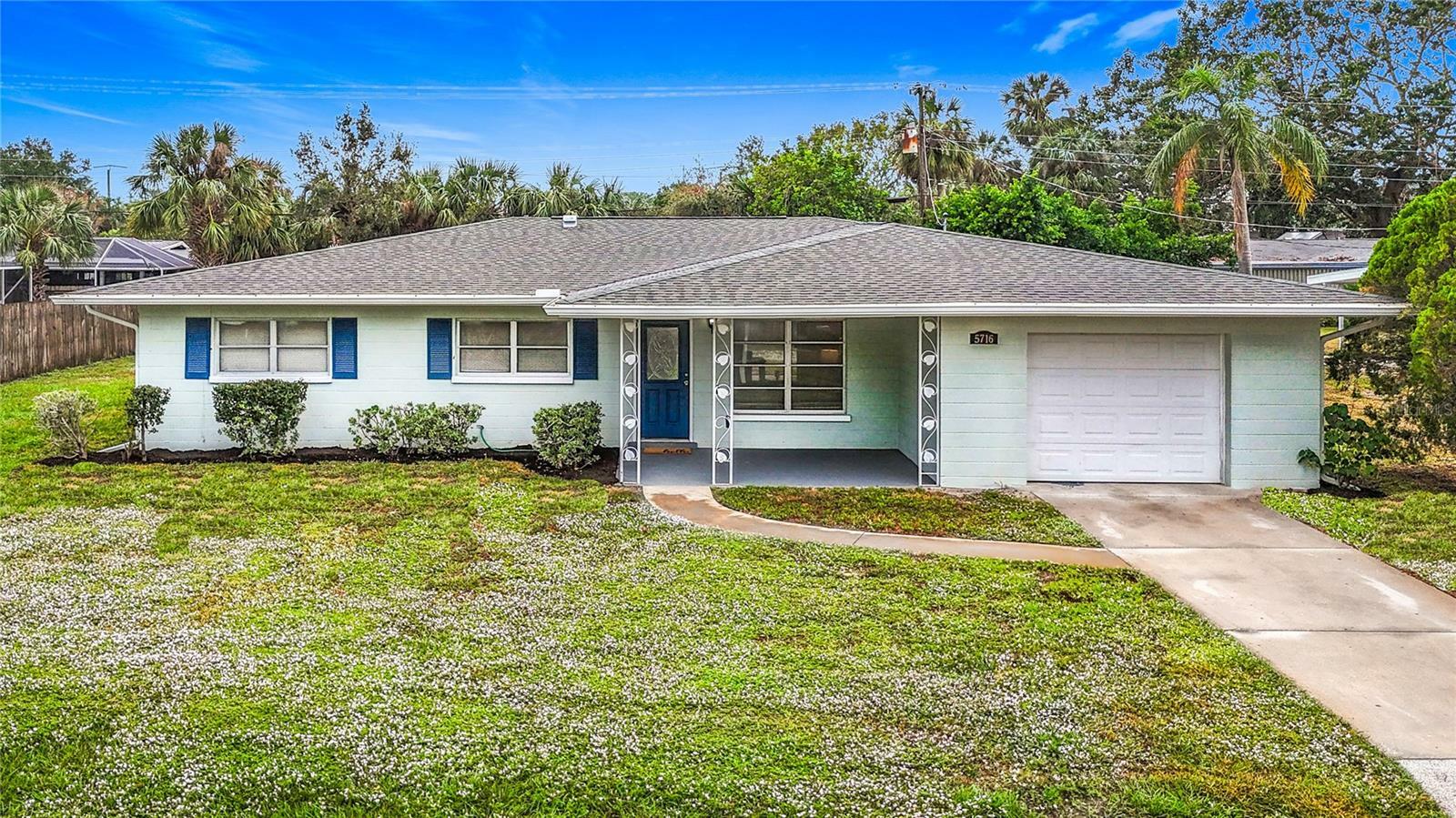 Property Photo:  5716 24th Street Court W  FL 34207 