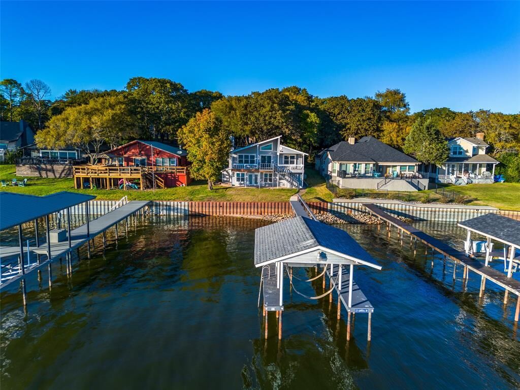 Property Photo:  221 Admiral Drive  TX 75156 