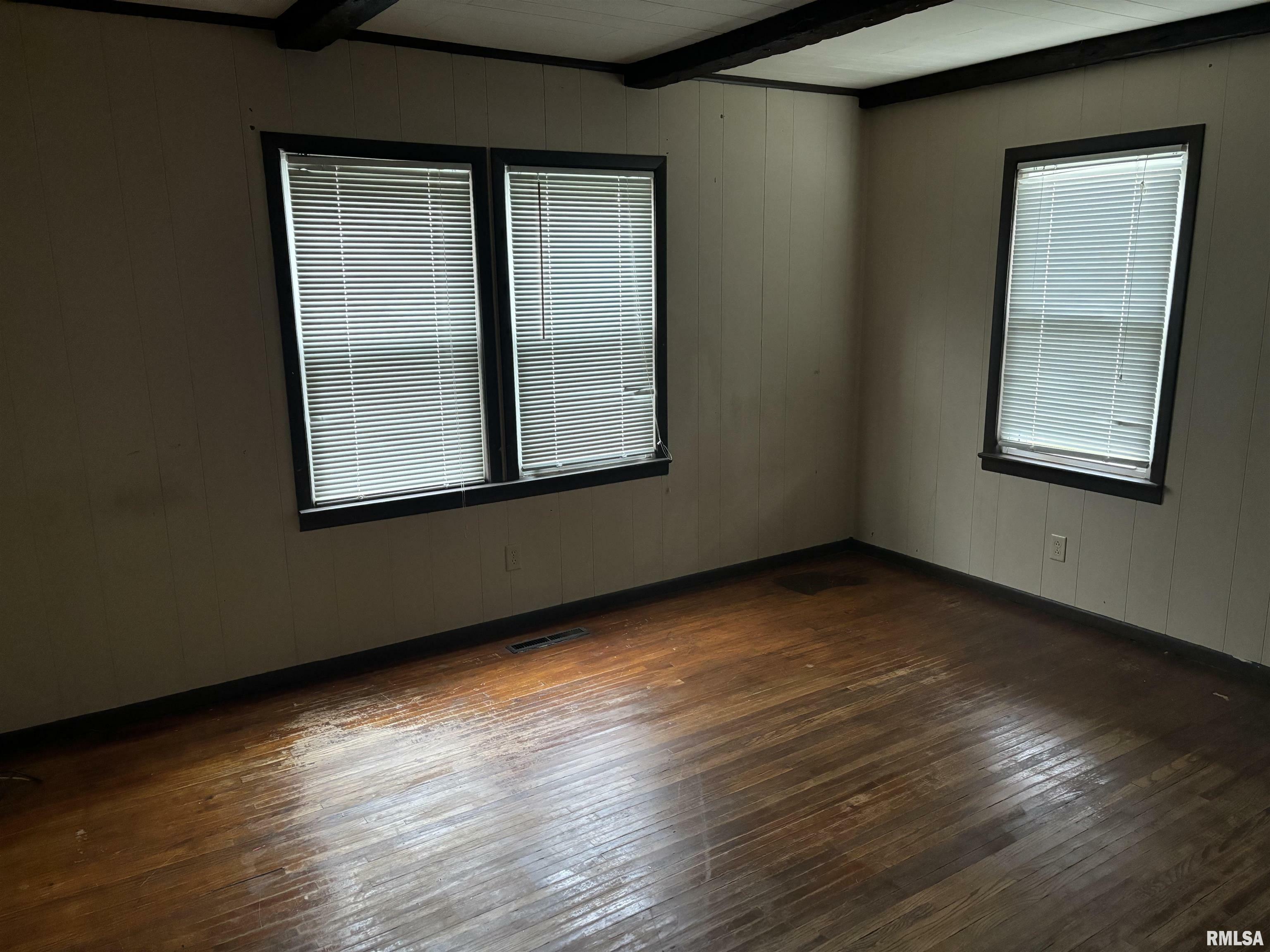 Property Photo:  800 E Division Street  IL 61616-9999 