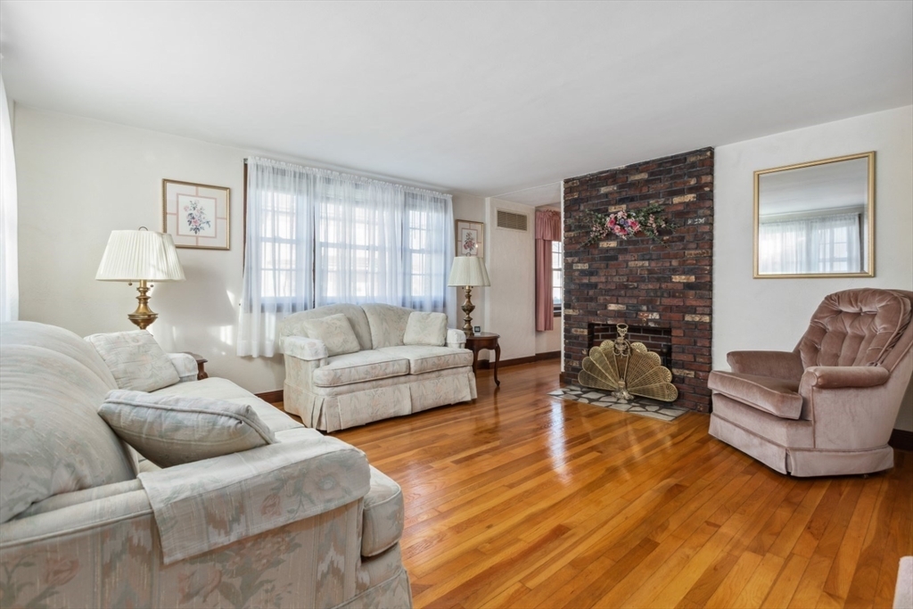 Property Photo:  64 Chestnut St  MA 01906 