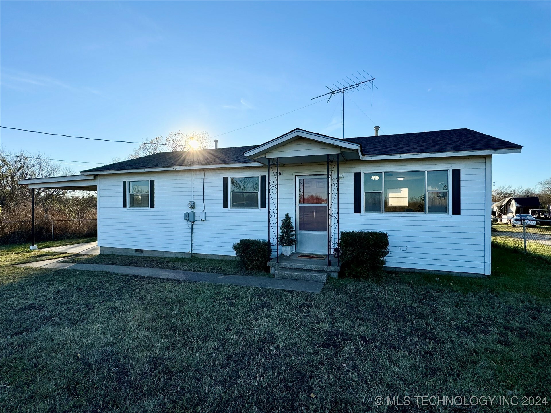 Property Photo:  1708 N Linwood Avenue  OK 74023 