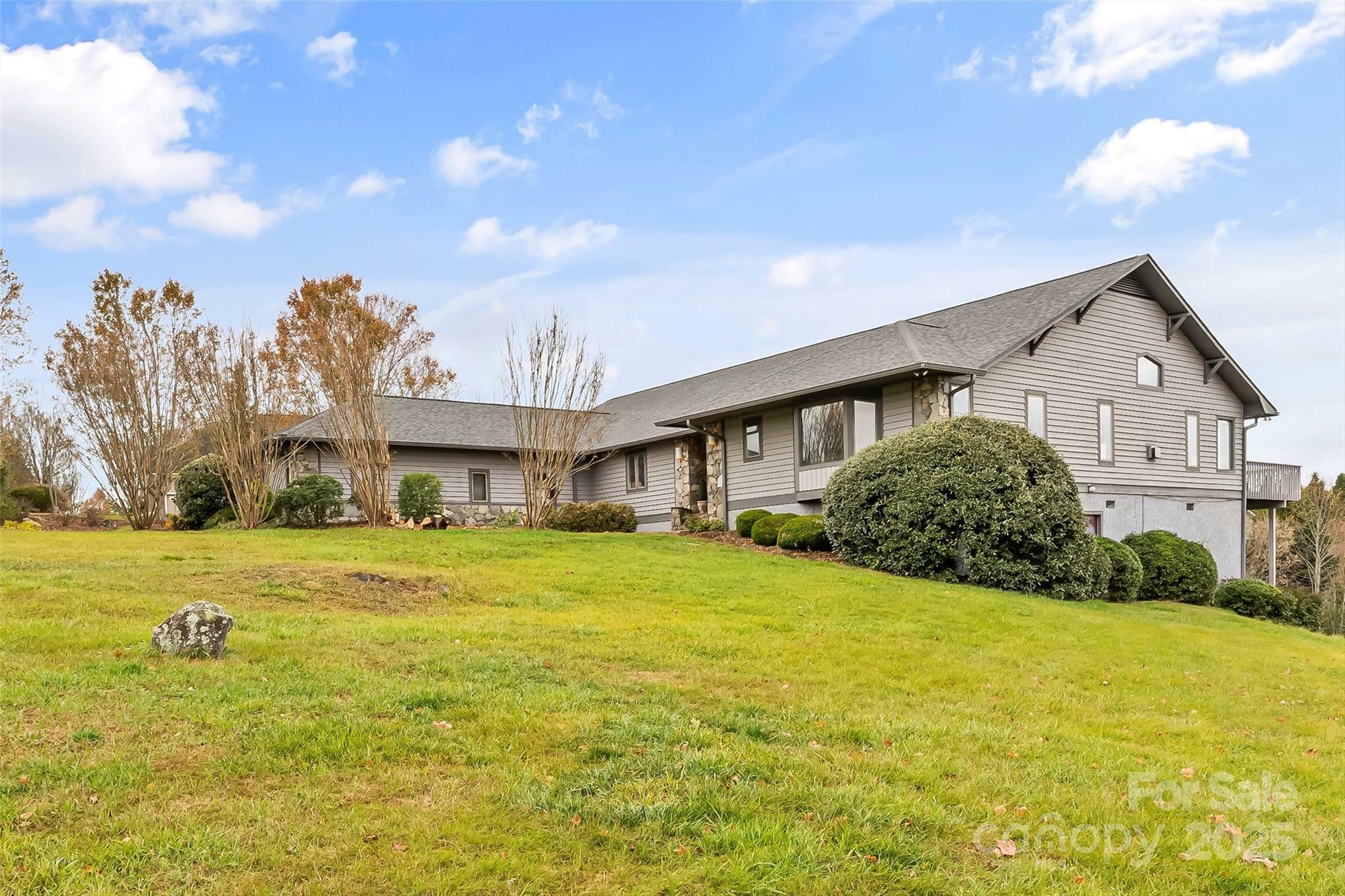 Property Photo: 24 Loridon Drive NC 28787
