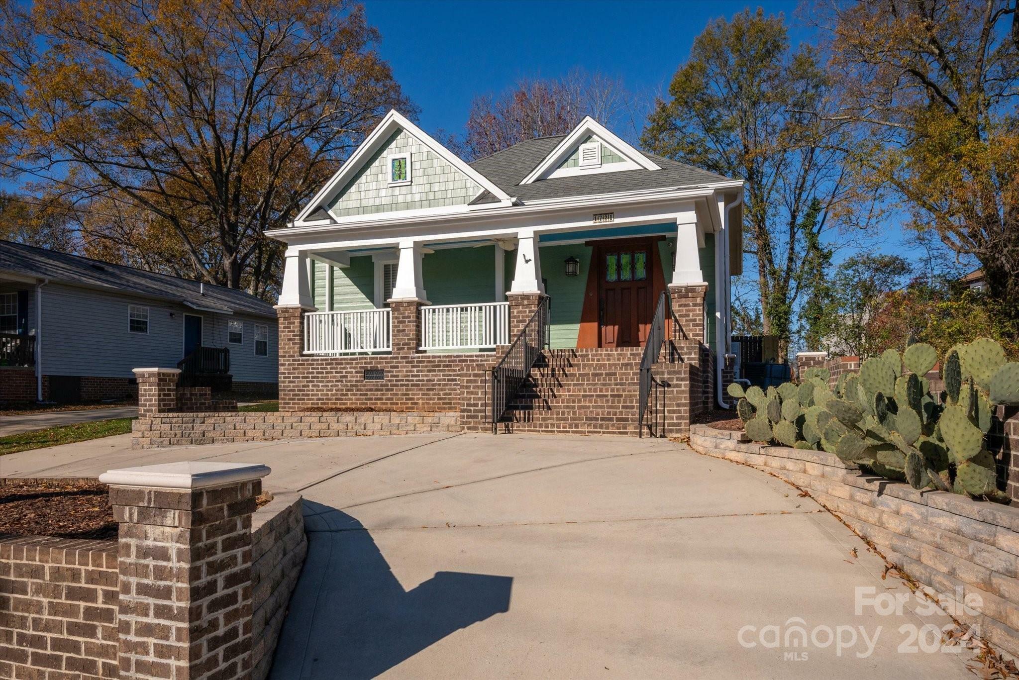 Property Photo:  1721 Pegram Street  NC 28205 